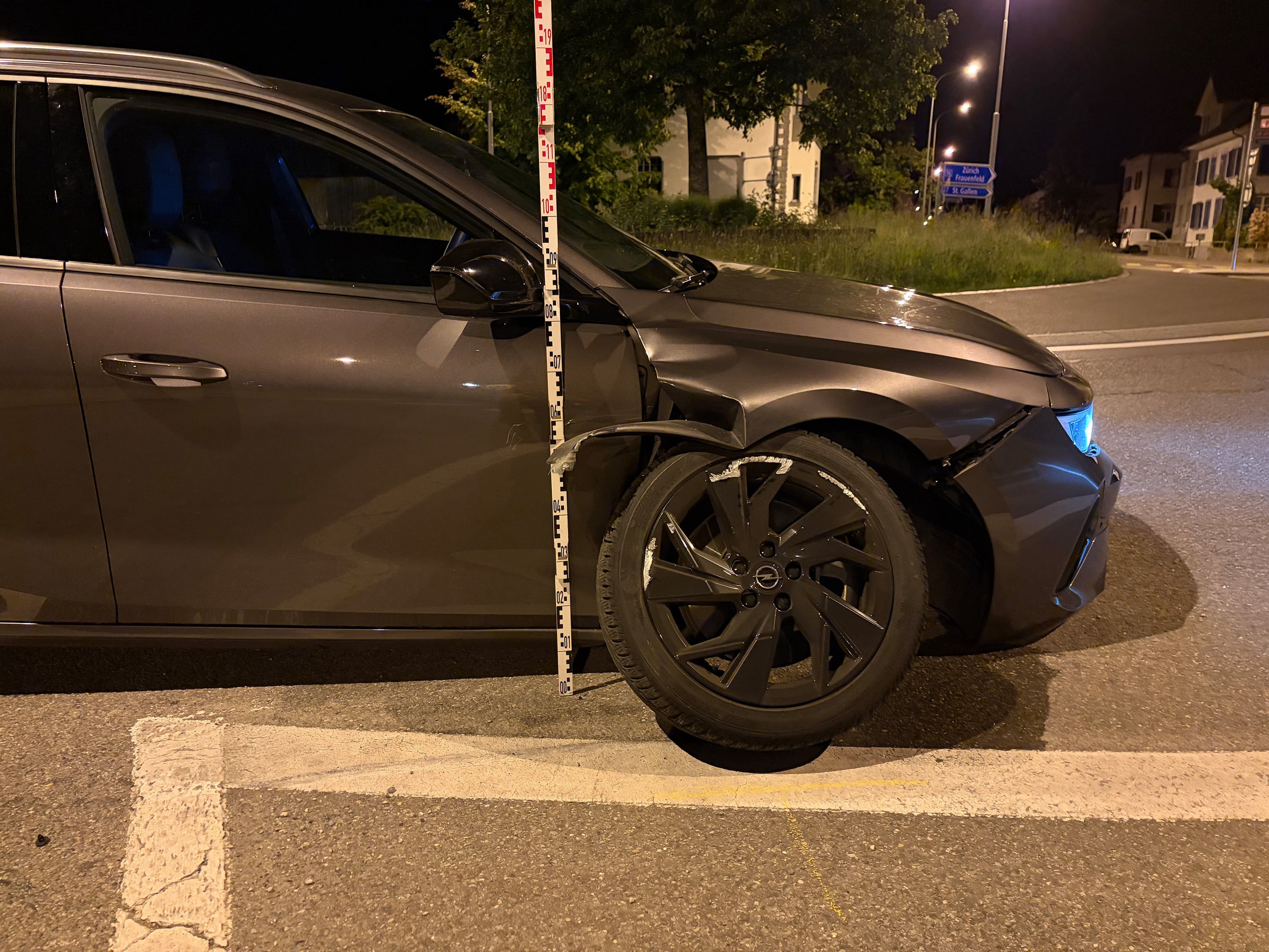 Nächtlicher Unfall auf der Säntisstraße in Amriswil
